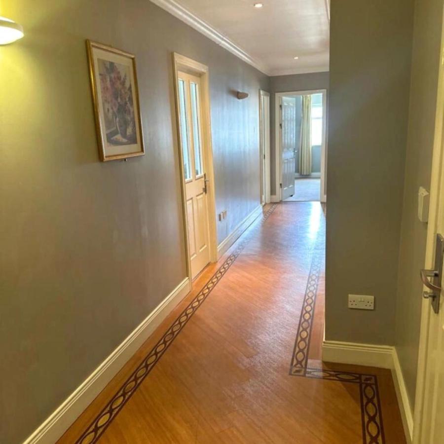 Spacious 2 Bedroom Apartment In 킬라니 외부 사진