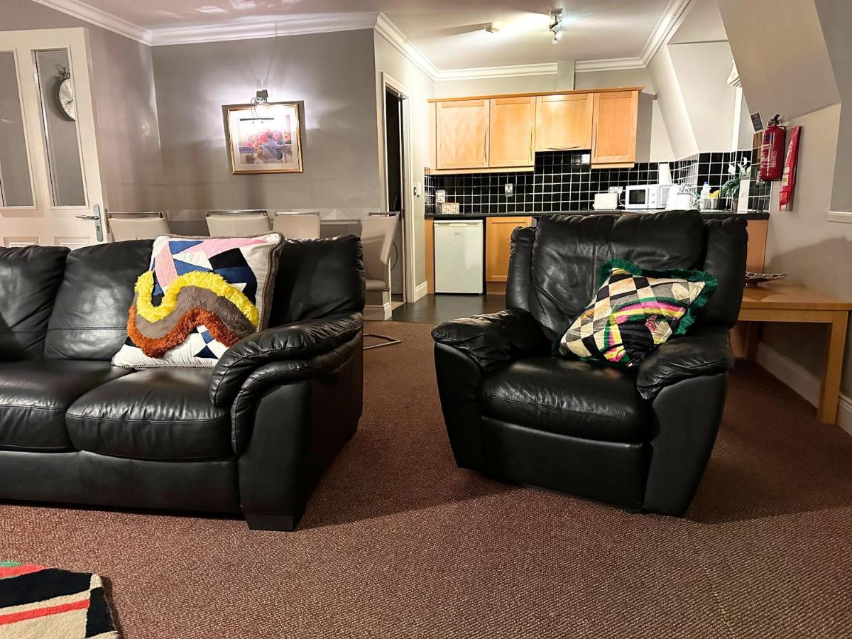 Spacious 2 Bedroom Apartment In 킬라니 외부 사진